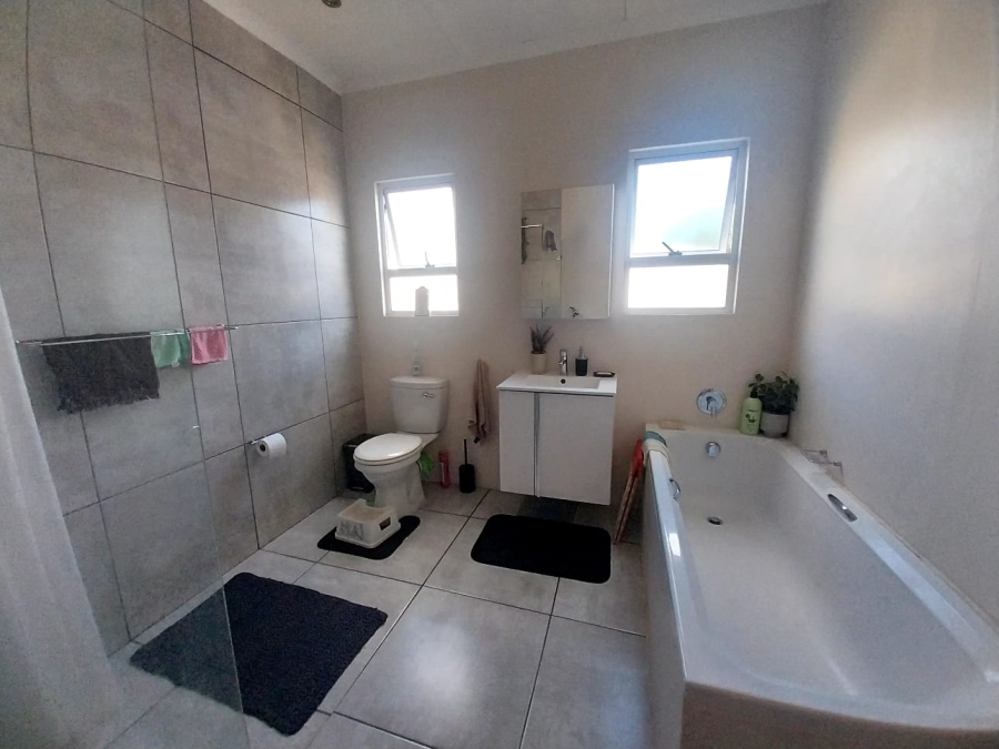 5 Bedroom Property for Sale in Worcester West Western Cape